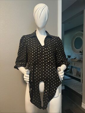 Olivia & Martin blouse black fabric with a metallic gold cross-pattern print. L